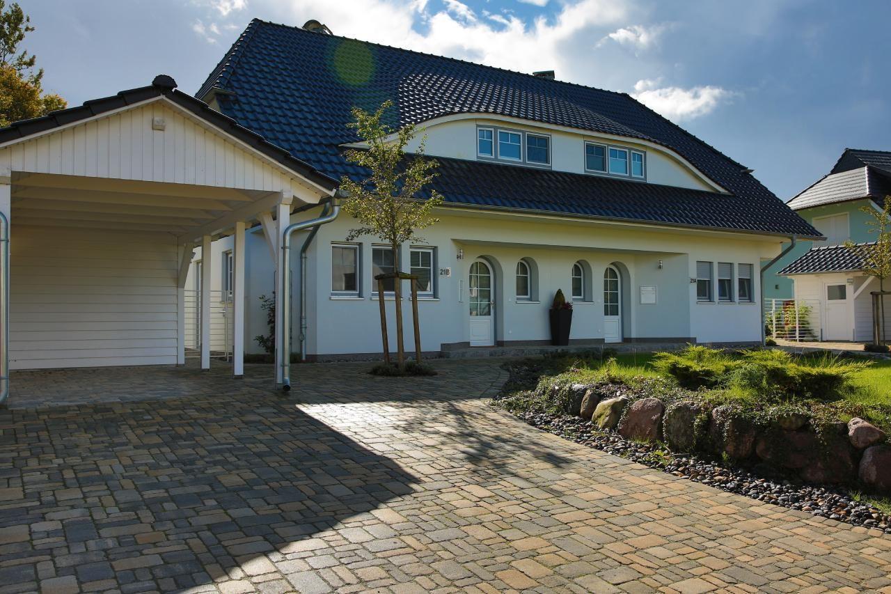 Schönes Ferienhaus in Middelhagen mit Gro&szl  an der Ostsee