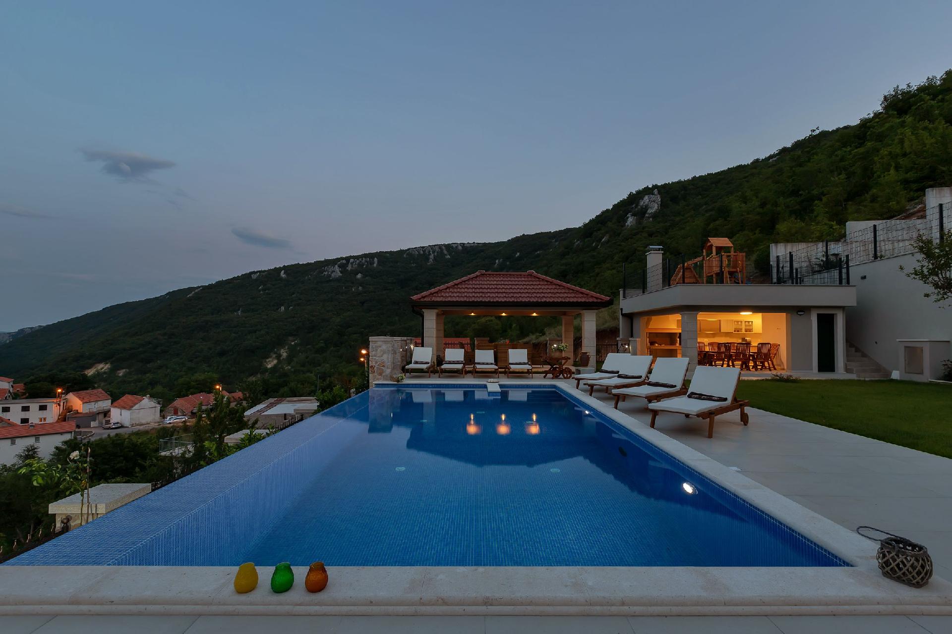 Villa mit beheiztem Pool und wunderschönem Se Ferienhaus in Kroatien