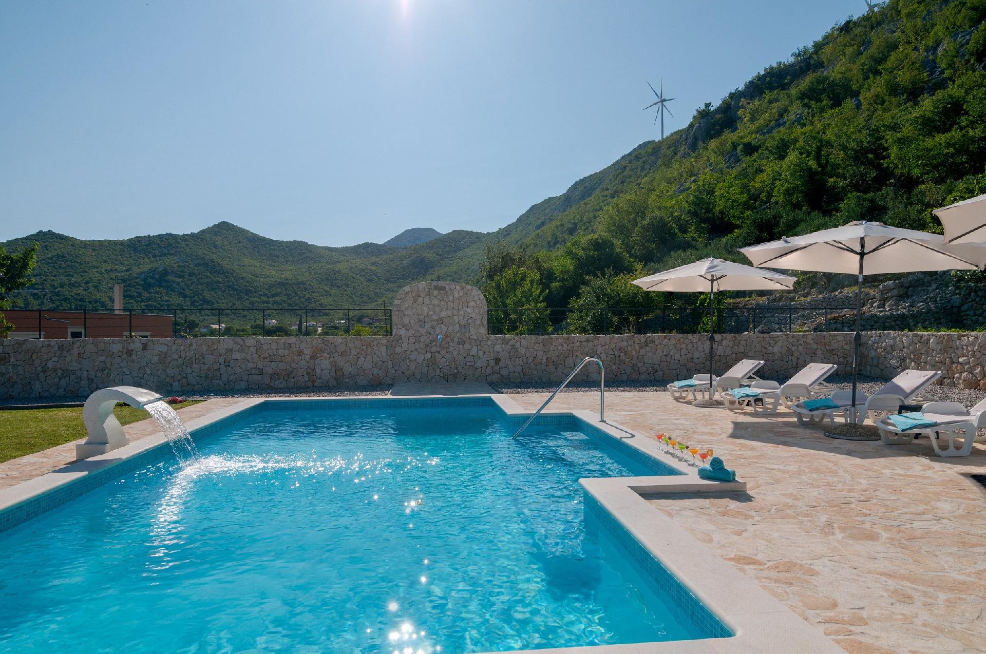 Ferienhaus mit Privatpool für 8 Personen ca.  Ferienwohnung in Kroatien