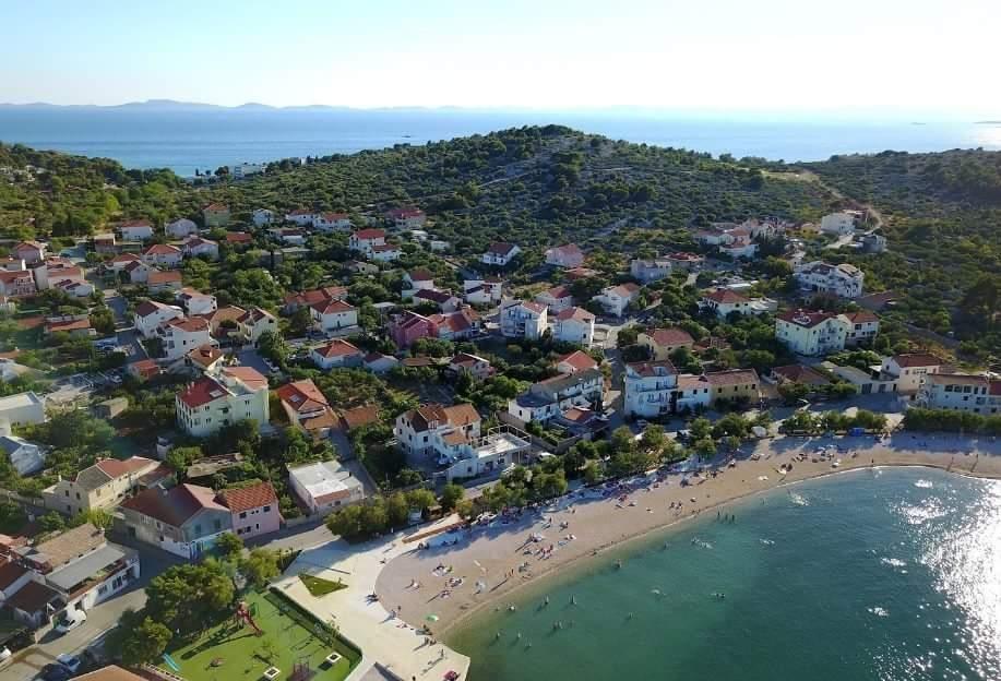 Strandwohnung KATE mit Meerblick, Balkon, Garten u  in Dalmatien