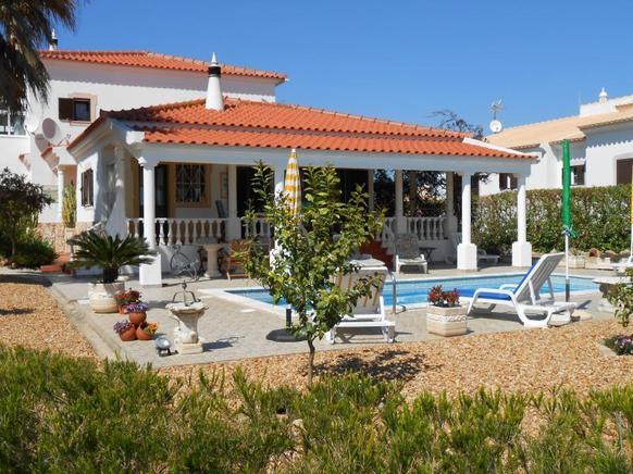 Nettes Ferienhaus in Altura mit Gepflegtem Garten Ferienhaus  Algarve