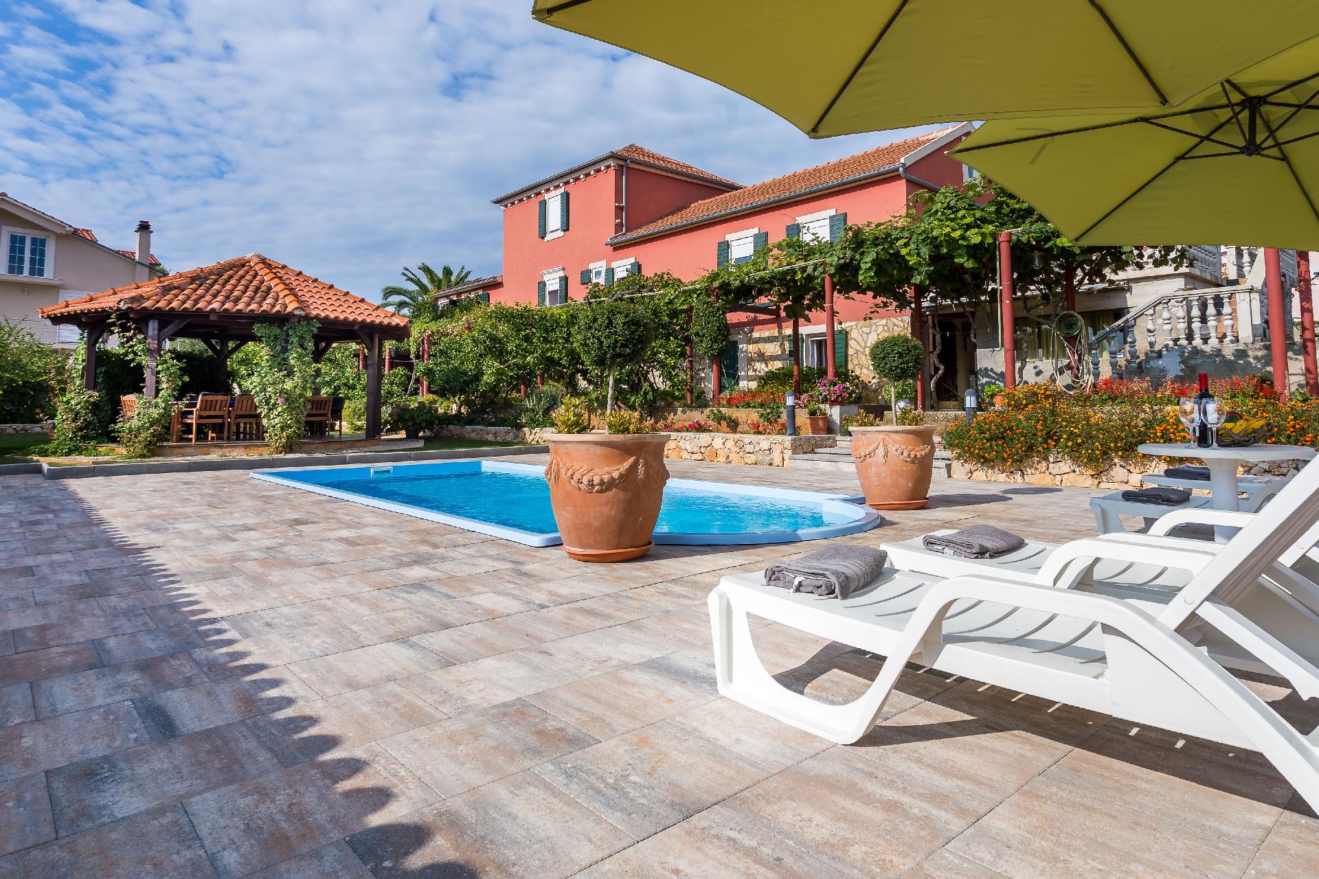 Ferienhaus mit Privatpool für 14 Personen ca. Ferienhaus in Dalmatien