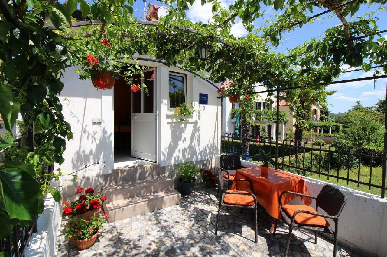 Ferienwohung Pergola mit schöne Terraße Ferienhaus in Kroatien
