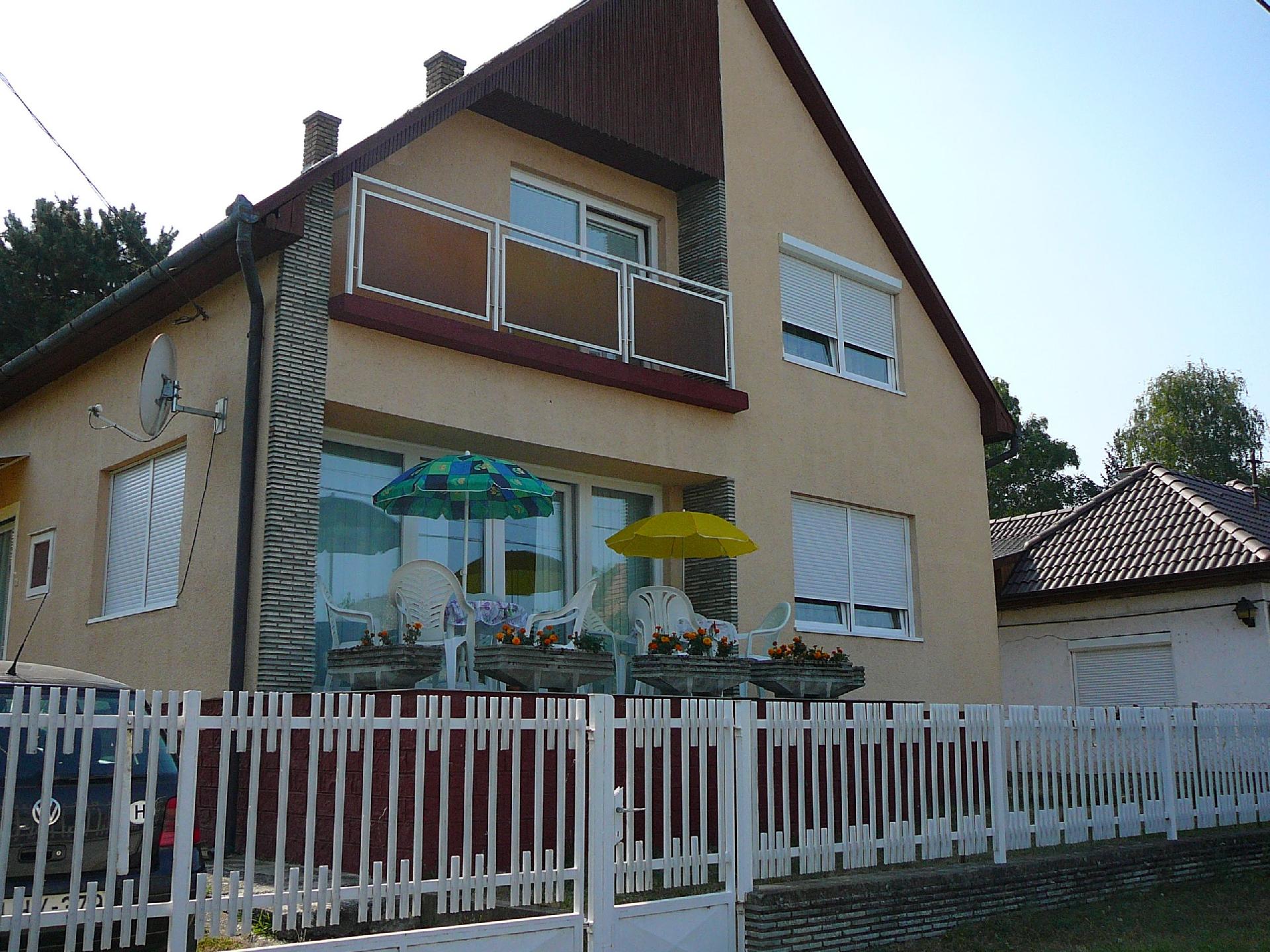 Großes Ferienhaus in Fonyód mit Gro&s  in Ungarn