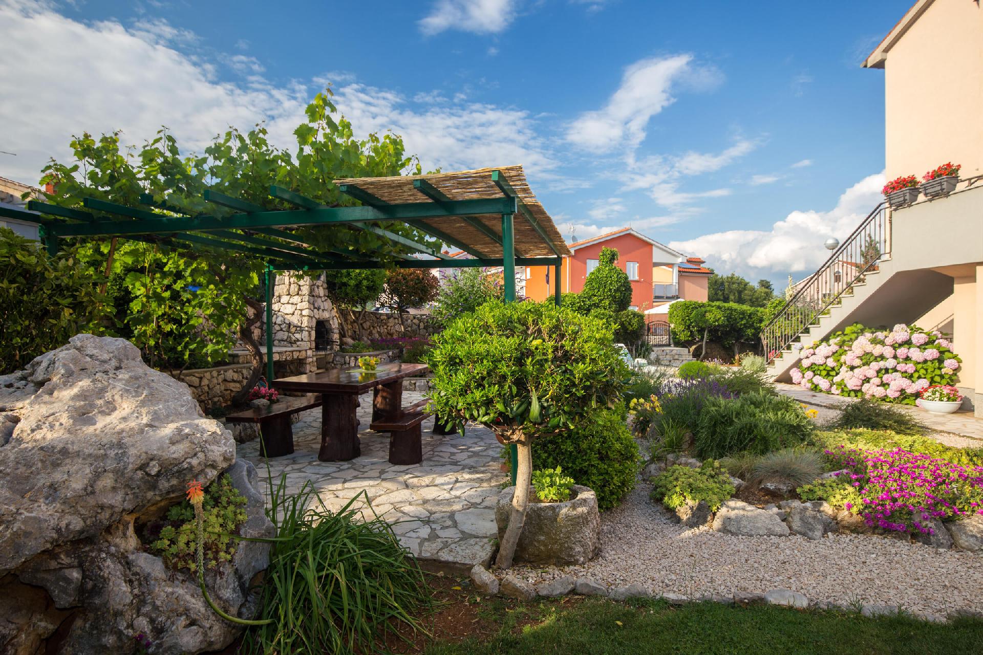 Ferienwohnung für 8 Personen ca. 120 m²    Insel Krk