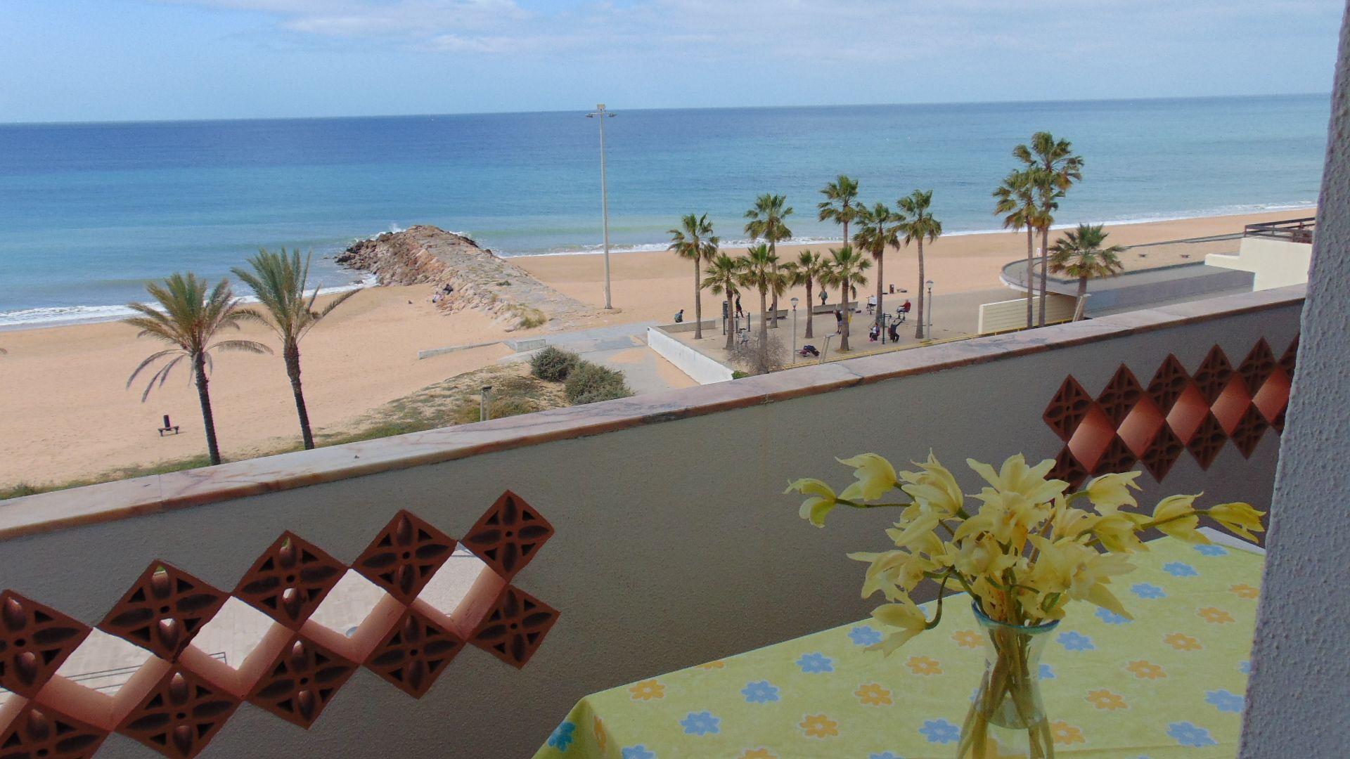 Ferienwohnung in Quarteira mit Großem Balkon  