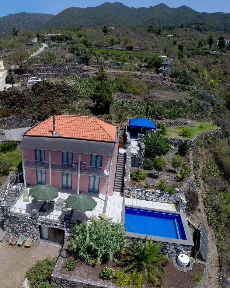 Nettes Ferienhaus in Tijarafe mit Privatem Pool un Ferienhaus  La Palma