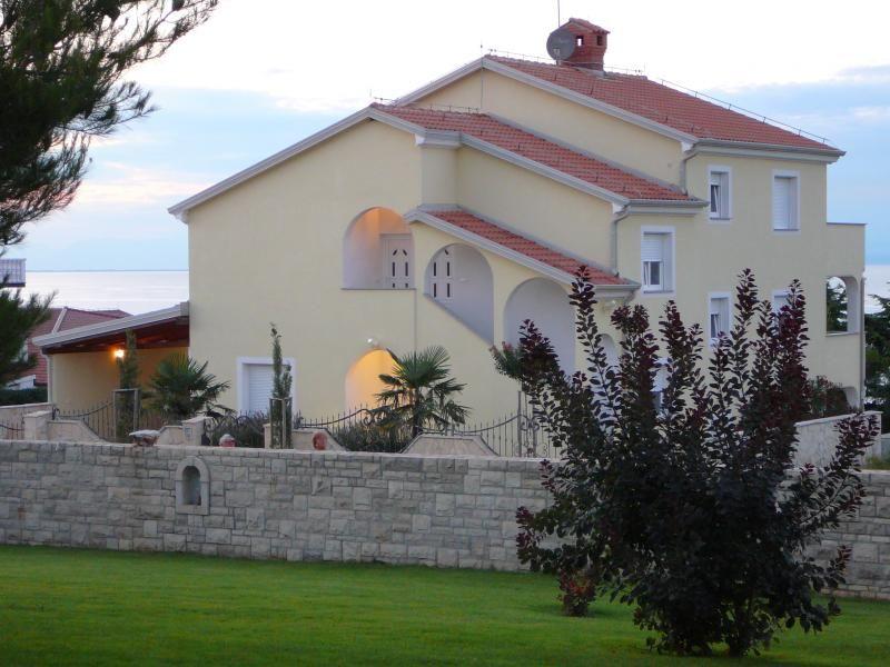 Appartement in Crveni Vrh mit Grill, Garten und Po  in Kroatien