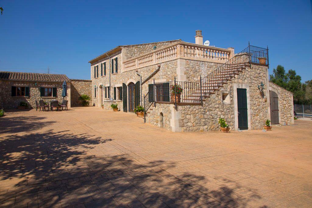 Große Finca mit Jacuzzi, Außenpool und Ferienhaus  Mallorca Ostküste