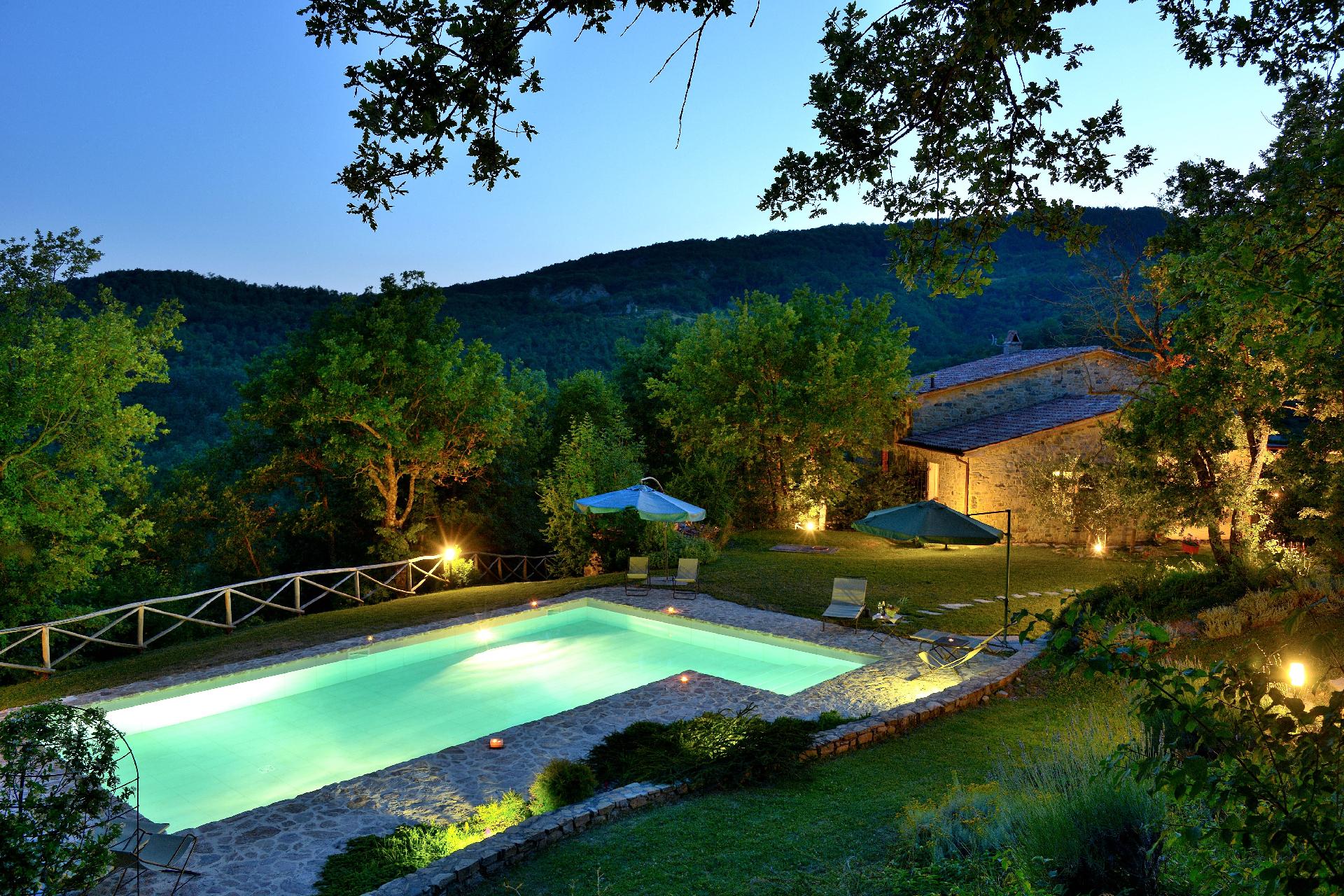 Villa mit Pool für einen einmaligen Urlaub im Ferienhaus in Italien