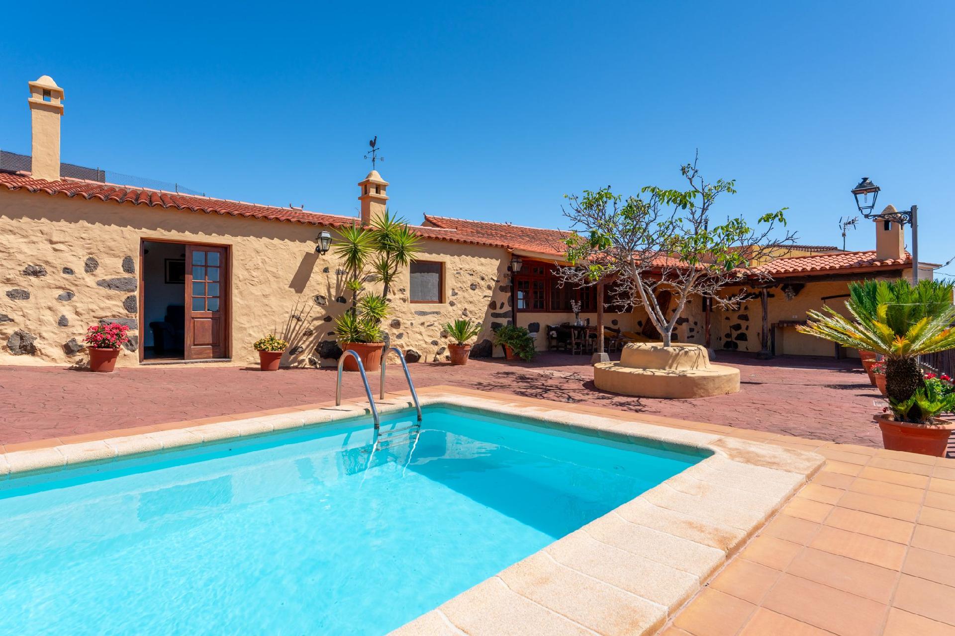 Finca im kanarischen Stil mit eigenem Pool und her Ferienhaus  Gran Canaria