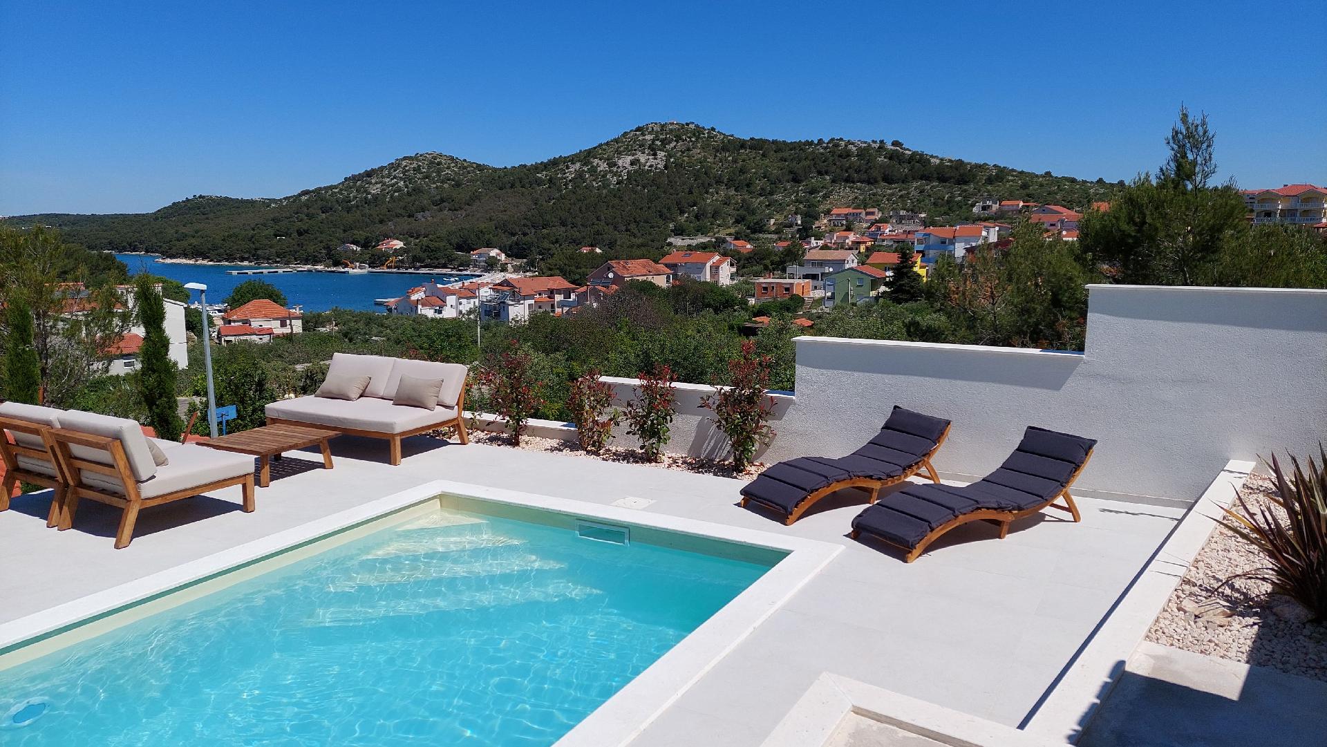Nette Wohnung in Drage mit Garten, Terrasse und Gr Ferienhaus in Dalmatien