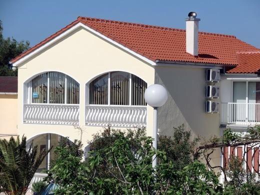Apartment mit großer Terrasse im Obergeschos Ferienwohnung in Kroatien