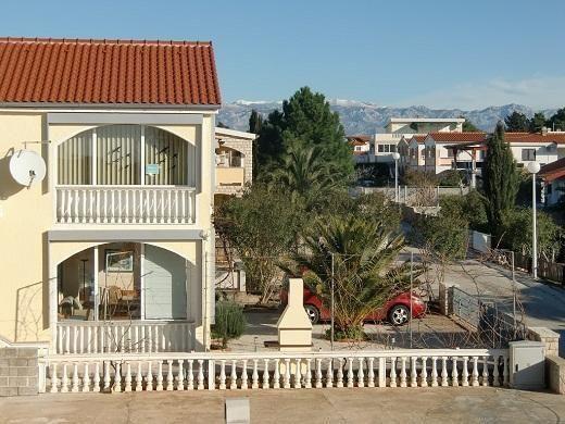 Apartment mit großer Terrasse im Erdgeschoss Ferienhaus  kroatische Inseln