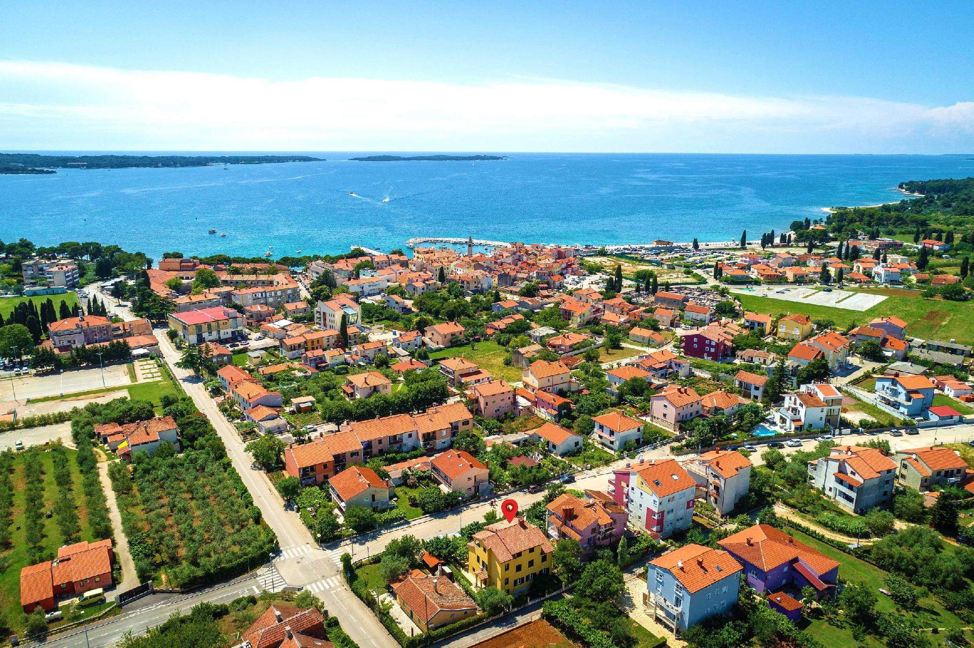 Strandnahe Wohnung mit überdachtem Balkon und Ferienhaus in Istrien