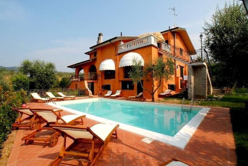 Wohnung in Massa mit Grill, Whirlpool und gemeinsa Ferienhaus in Italien