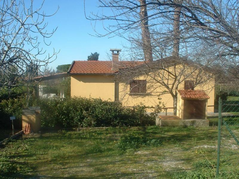 Ferienhaus in Cecina mit Großem Garten  