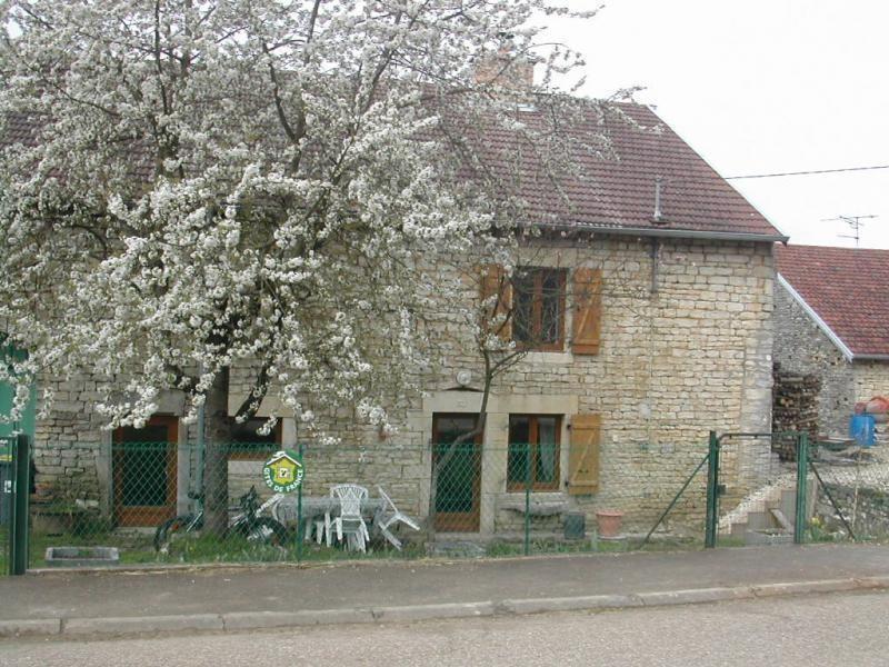 Charakteristisches Steinhaus in ländlicher Um Ferienhaus in Frankreich