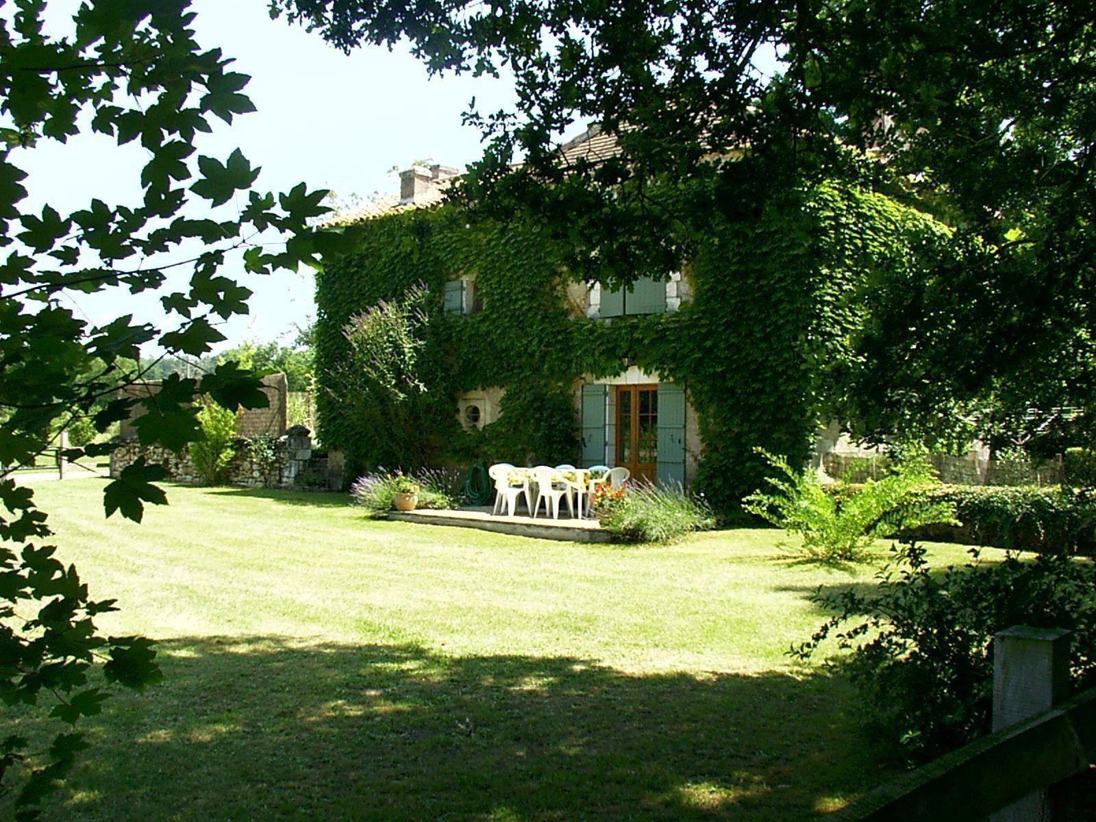 Ferienhaus in Saint-Pierre-De-Côle mit Priva Ferienhaus in Frankreich