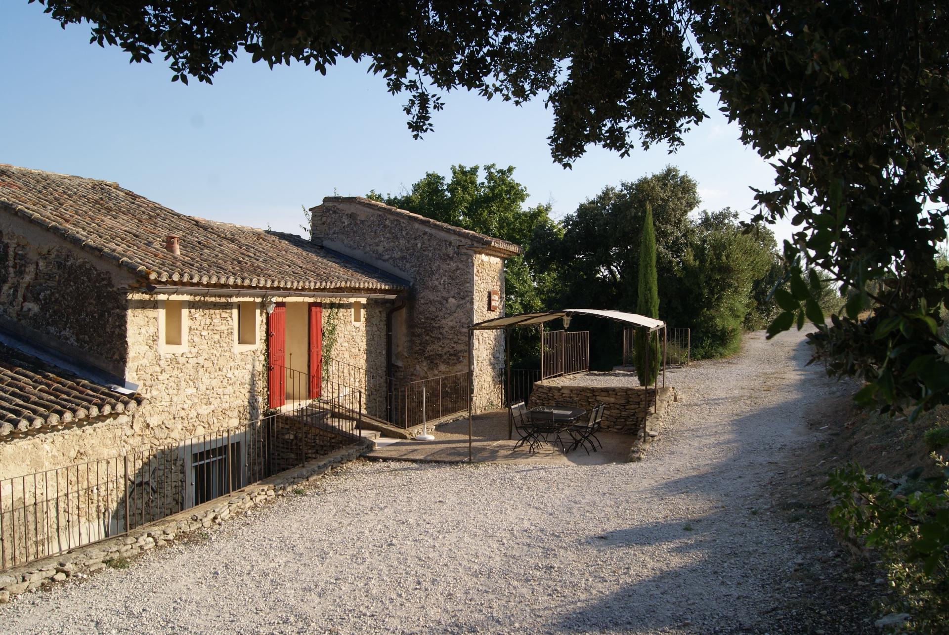 Geräumige Wohnung in Saumane-De-Vaucluse mit  Ferienhaus 