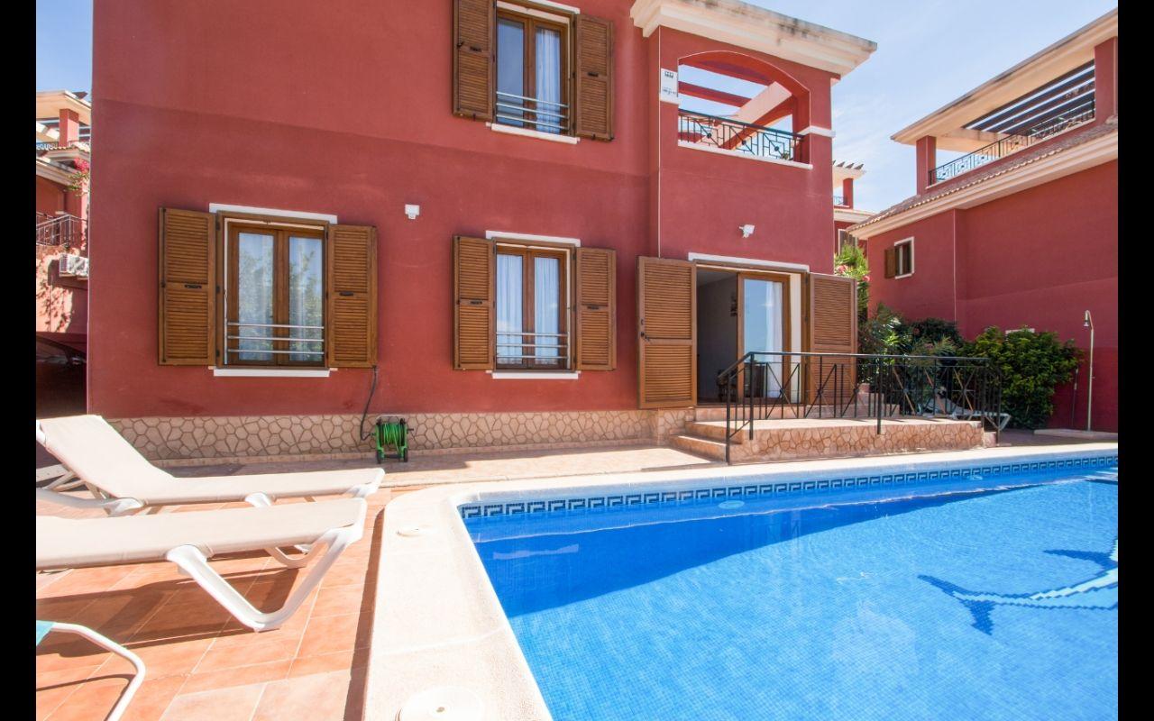 Ruhig gelegene Erdgeschosswohnung mit eigenem Pool Ferienhaus in Spanien
