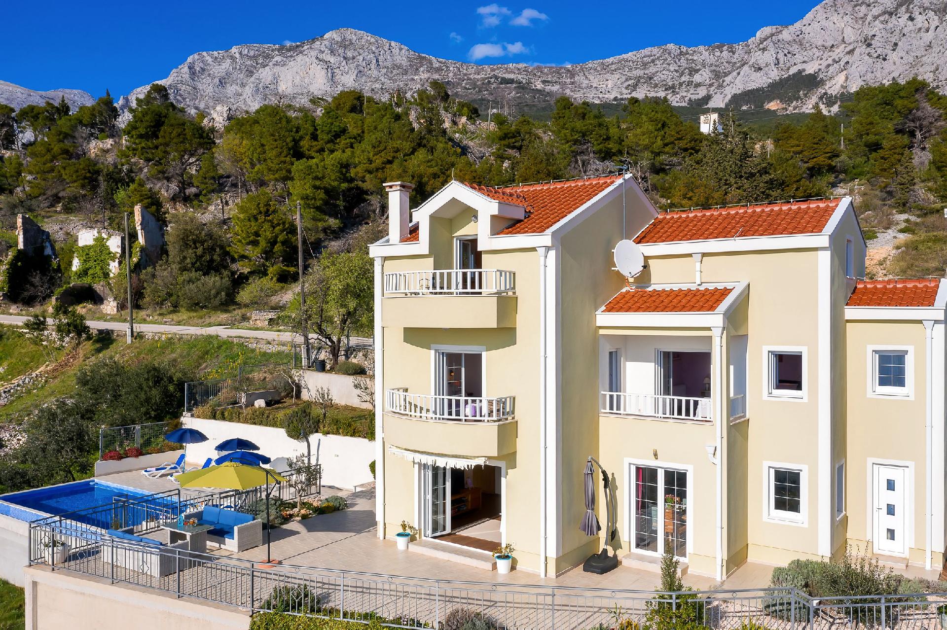 Luxuriöse Villa mit großer Terrasse und Ferienhaus  Podgora