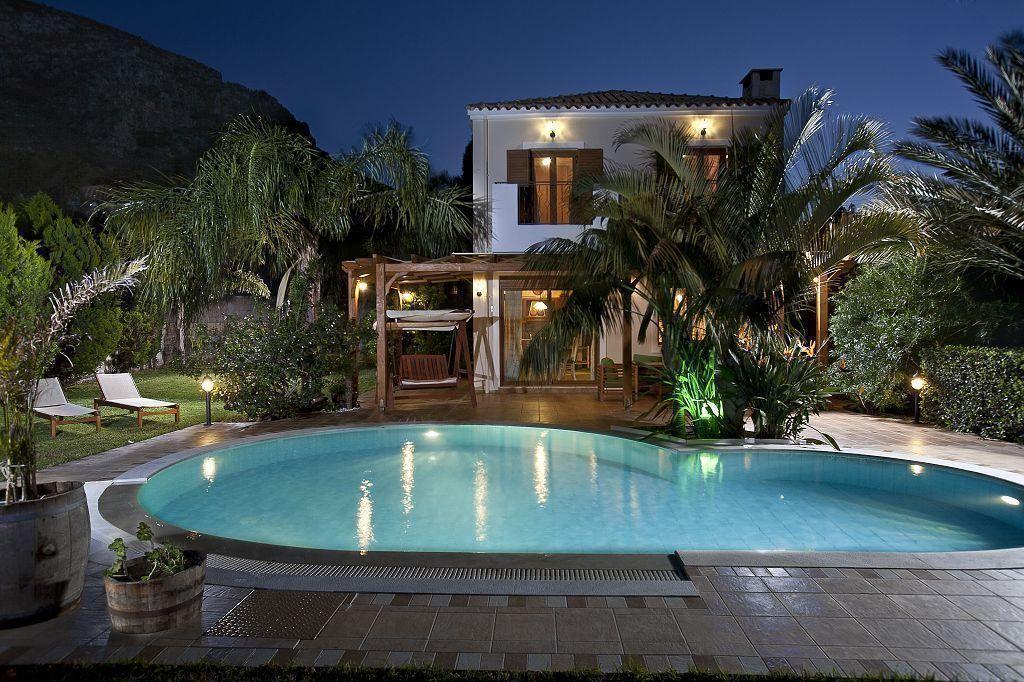 Freistehende Ferienvilla mit privatem Pool und med Ferienhaus in Griechenland