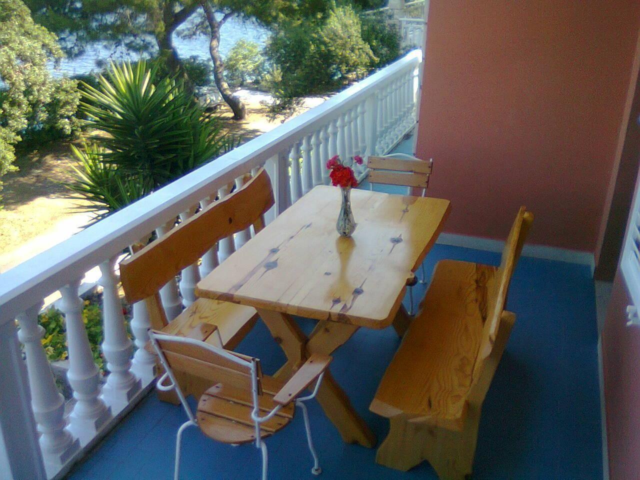 Ruhige Ferienwohnung mit Terrasse direkt am Strand Ferienhaus  Prigradica