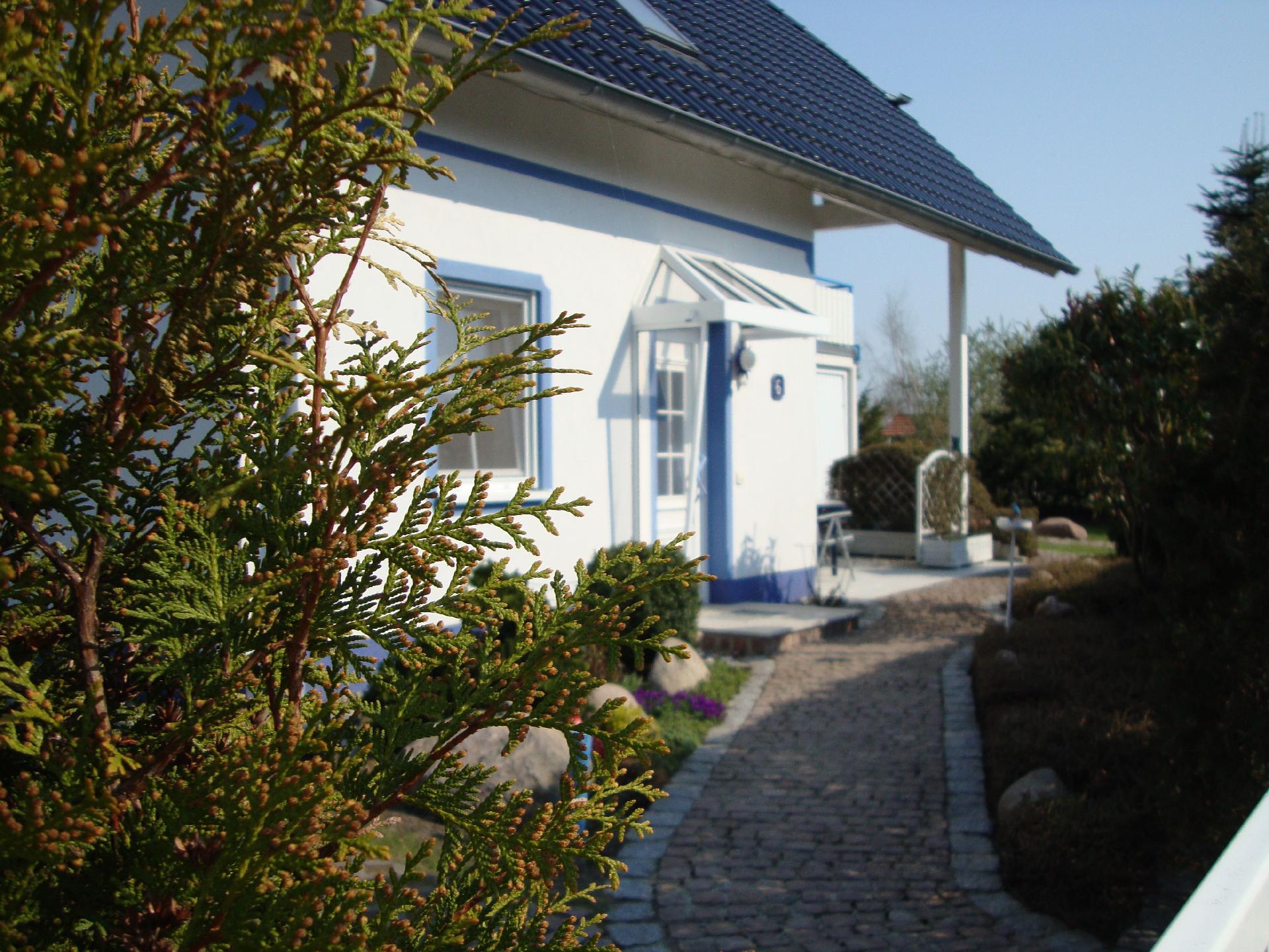 Komfortable Ferienwohnung mit sonniger Terrasse un Ferienhaus  Ostseeinseln
