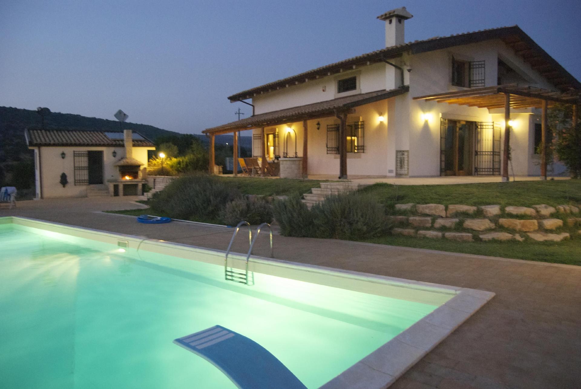 Schönes Appartement in Ragusa mit gemeinsamem Ferienhaus in Italien