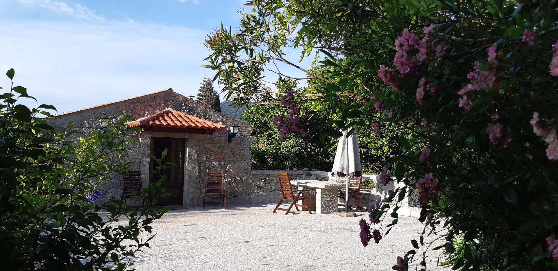 Kleines Ferienhaus auf zwei Etagen mit Terrasse un Ferienhaus in Portugal