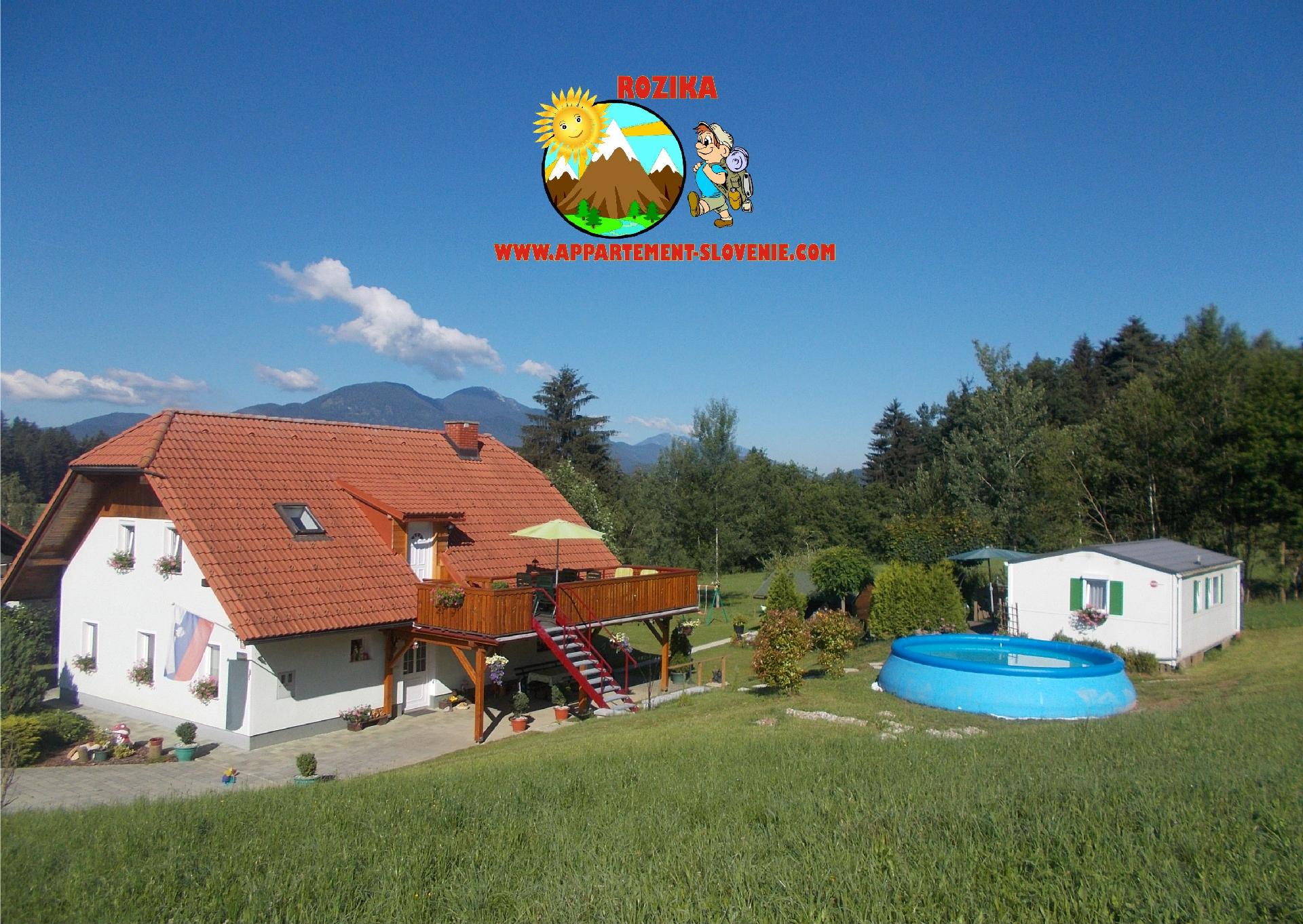 Eine Ferienwohnung in einer grünen und waldre Ferienhaus in Slowenien