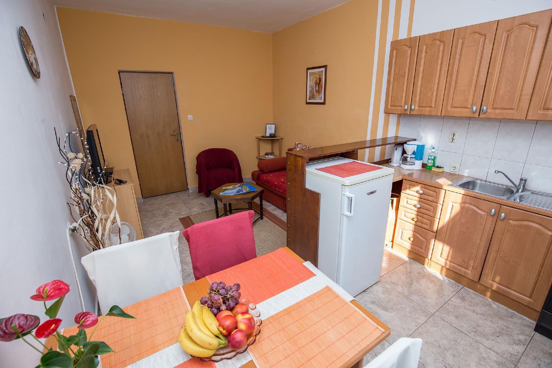Ruhig gelegenes Appartement mit Terrasse in Strand Ferienhaus in Kroatien