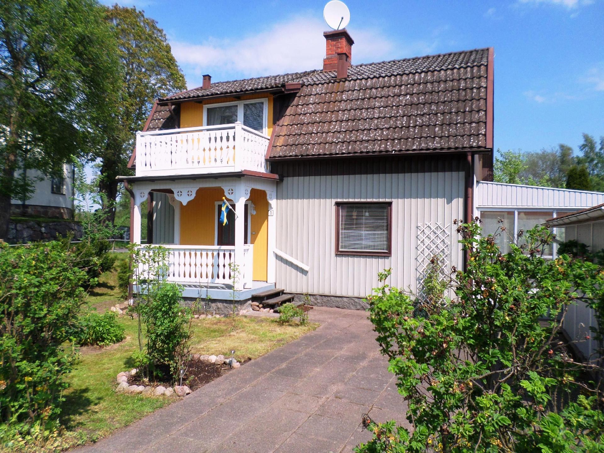 Typisch schwedisches Ferienhaus mit Garten Ferienhaus 