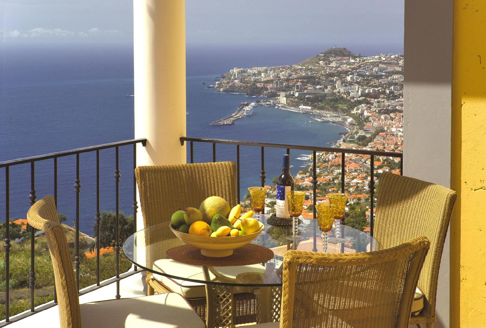 Elegante Ferienwohnung mit Gemeinschaftspool und W Ferienhaus auf Madeira