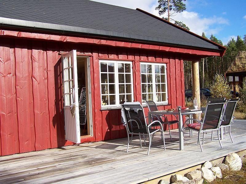 Großes Holzferienhaus mit Sauna in der N&aum  in Norwegen