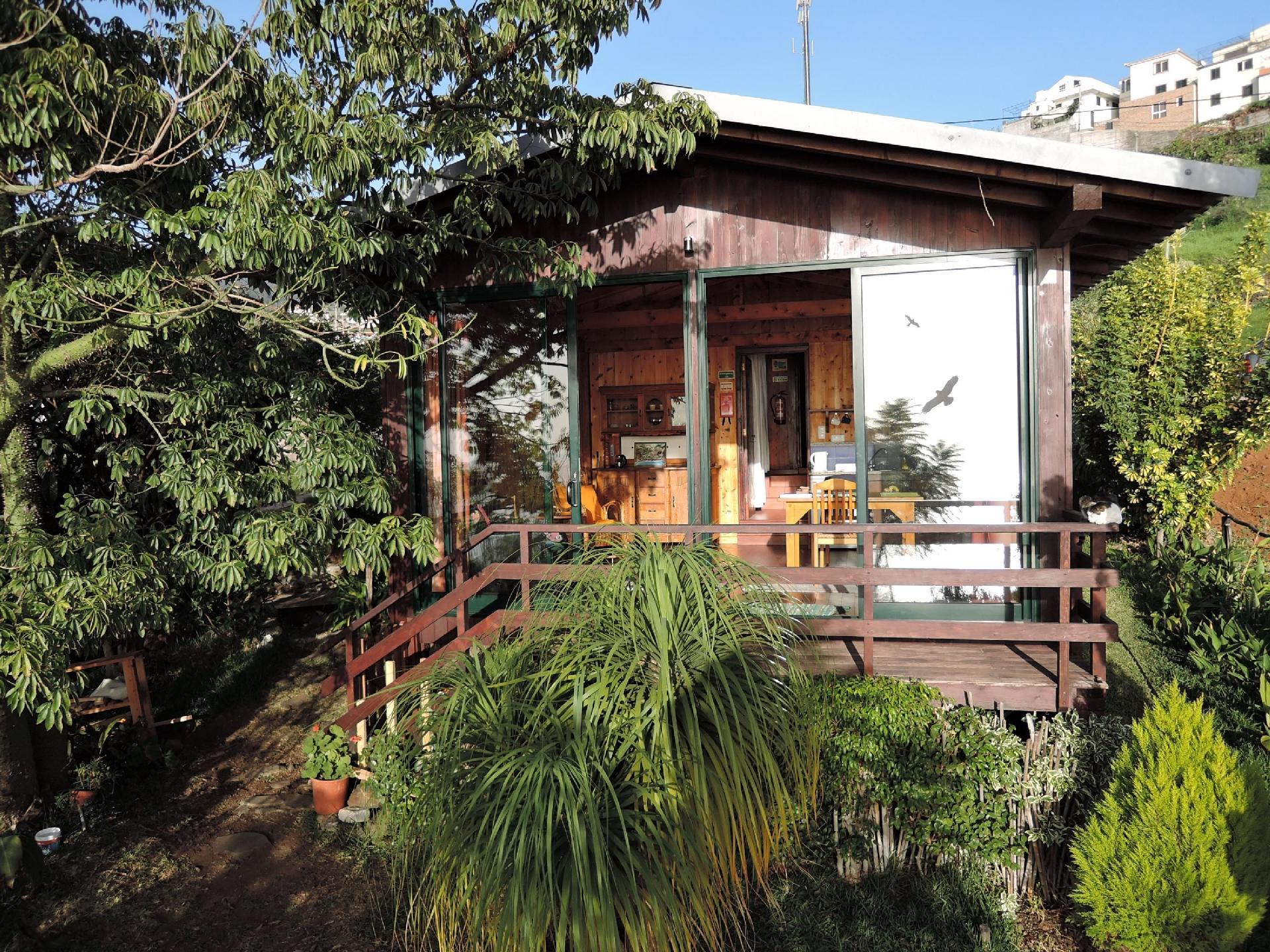 Ferienhaus in Canhas mit Schönem Garten Ferienhaus auf Madeira