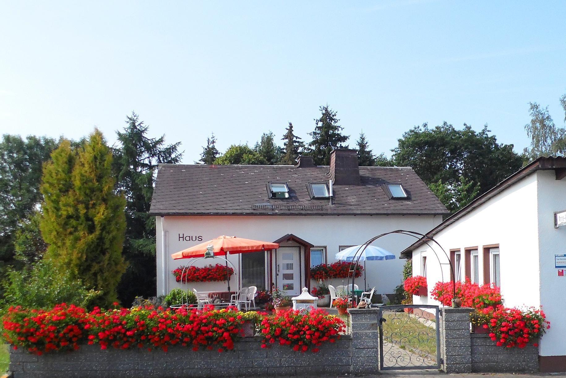 Familienfreundliches Nichtraucher Haus mit Garten,  in Deutschland