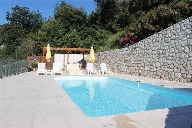 Oberer Teil einer Villa mit eigenem Pool und Terra  in Frankreich