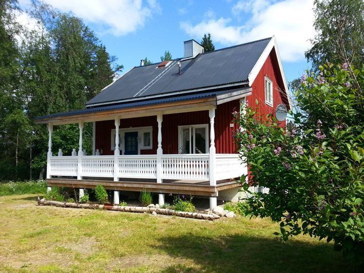 Ferienhaus mit großer Veranda, direkt am See  in Schweden