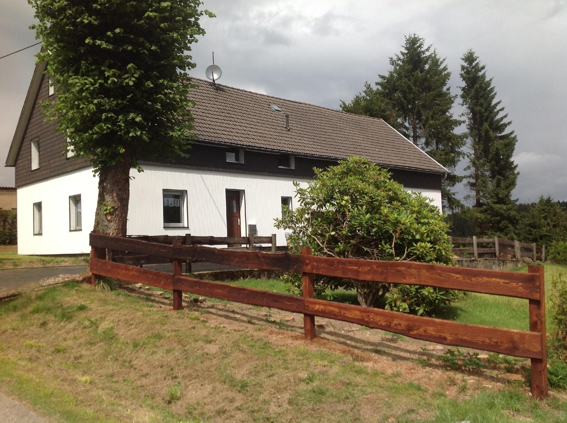 Ferienhaus in Kalterherberg mit Terrasse, Grill un  in der Eifel