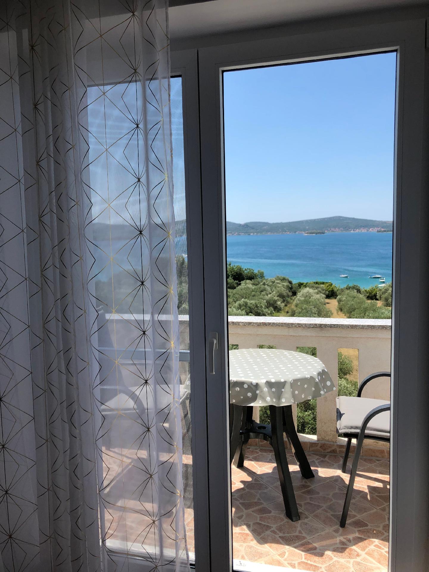 Helle Wohnung in Sveti Filip I Jakov mit Garten un Ferienhaus  Zadar Riviera