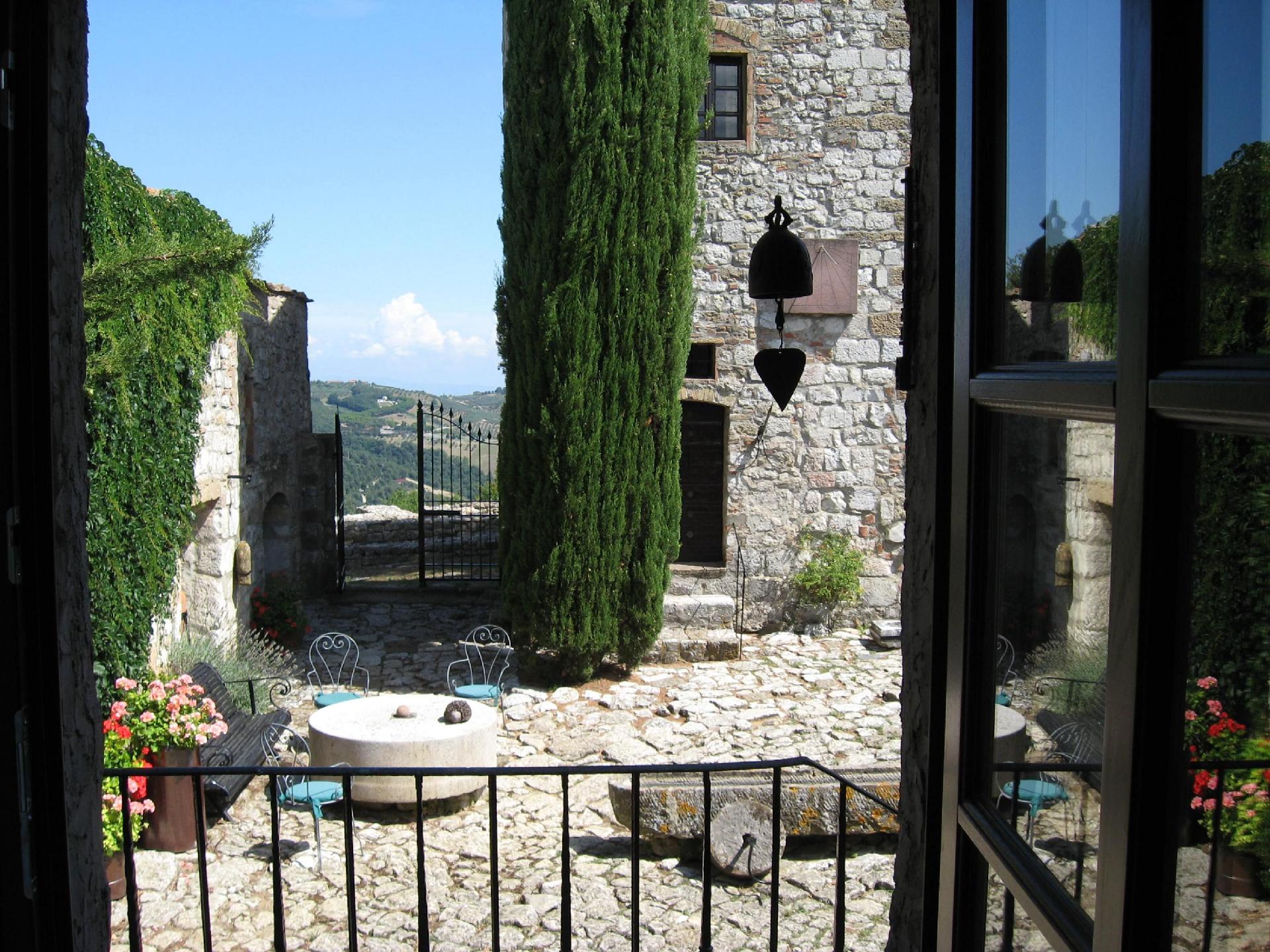 Ferien in einem Benediktiner-Kloster Naehe San Gim Besondere Immobilie in Italien
