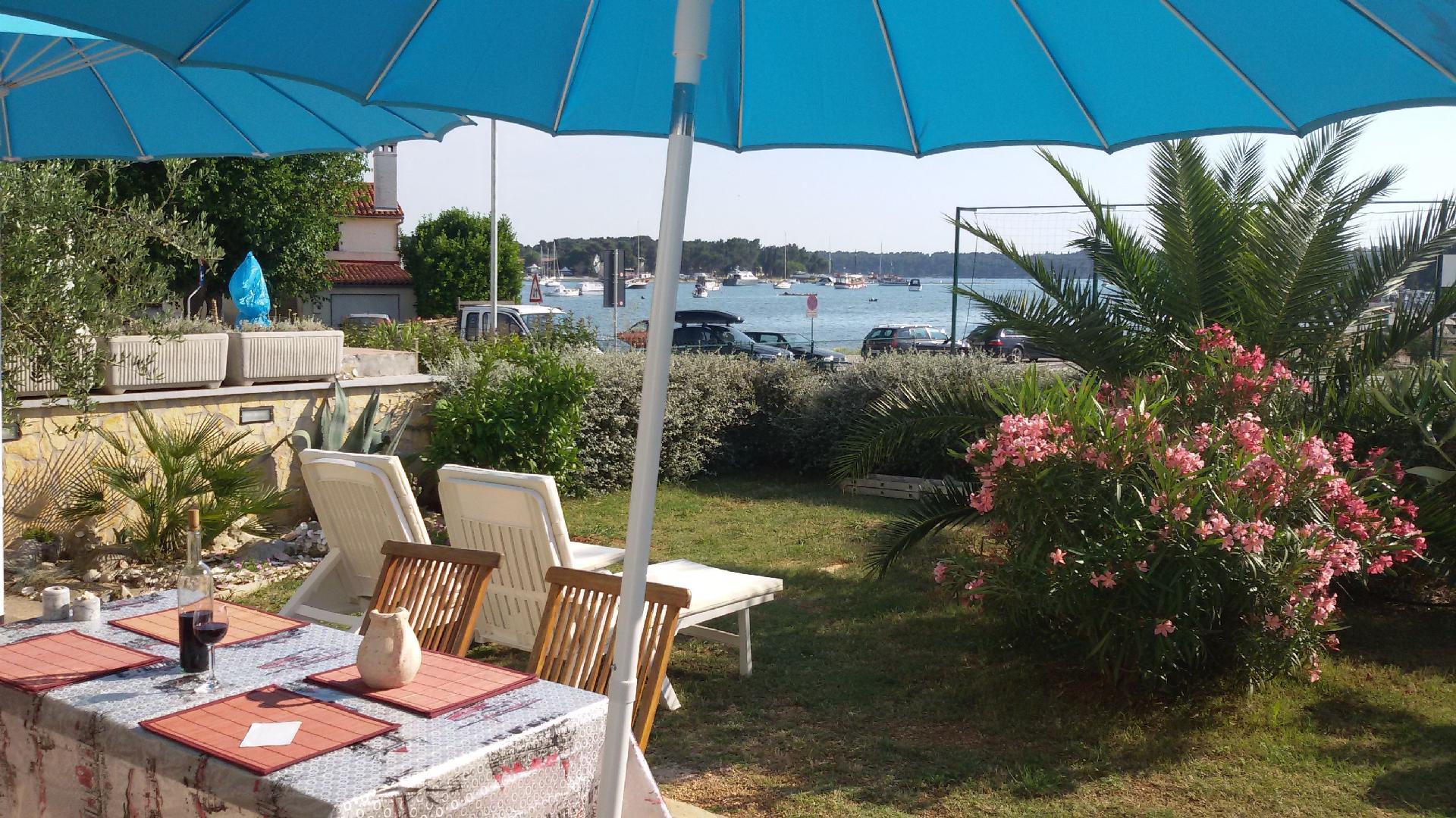 Direkt am Meer liegendes Apartment mit Garten Ferienwohnung in Istrien