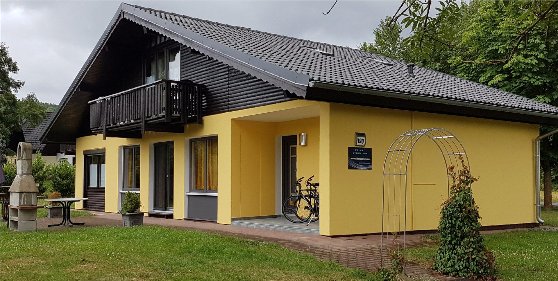Modern eingerichtetes Ferienhaus unweit eines sch& Ferienhaus in Hessen