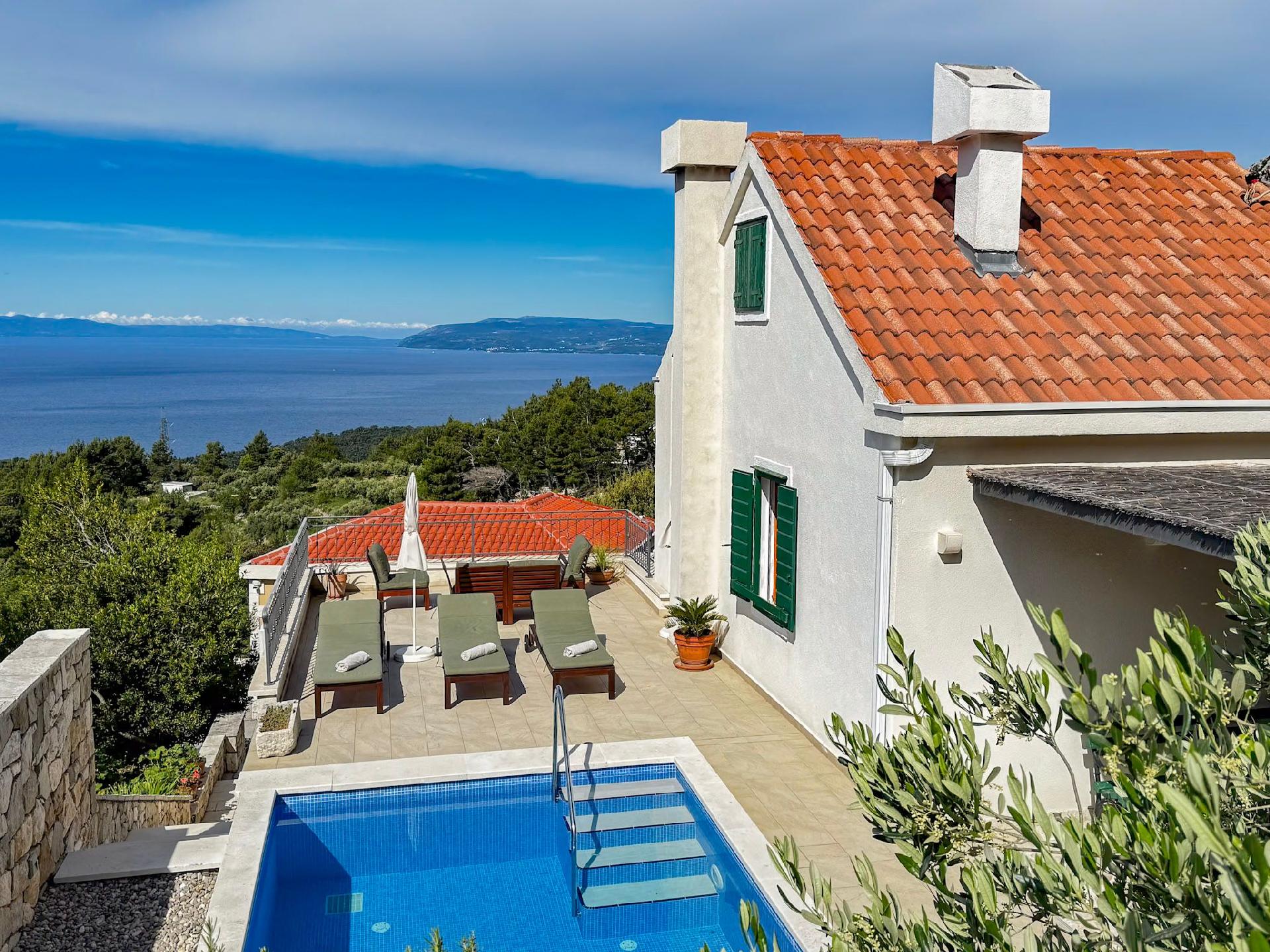 Gemütliches Ferienhaus  mit beheiztem Pool in Ferienhaus in Dalmatien