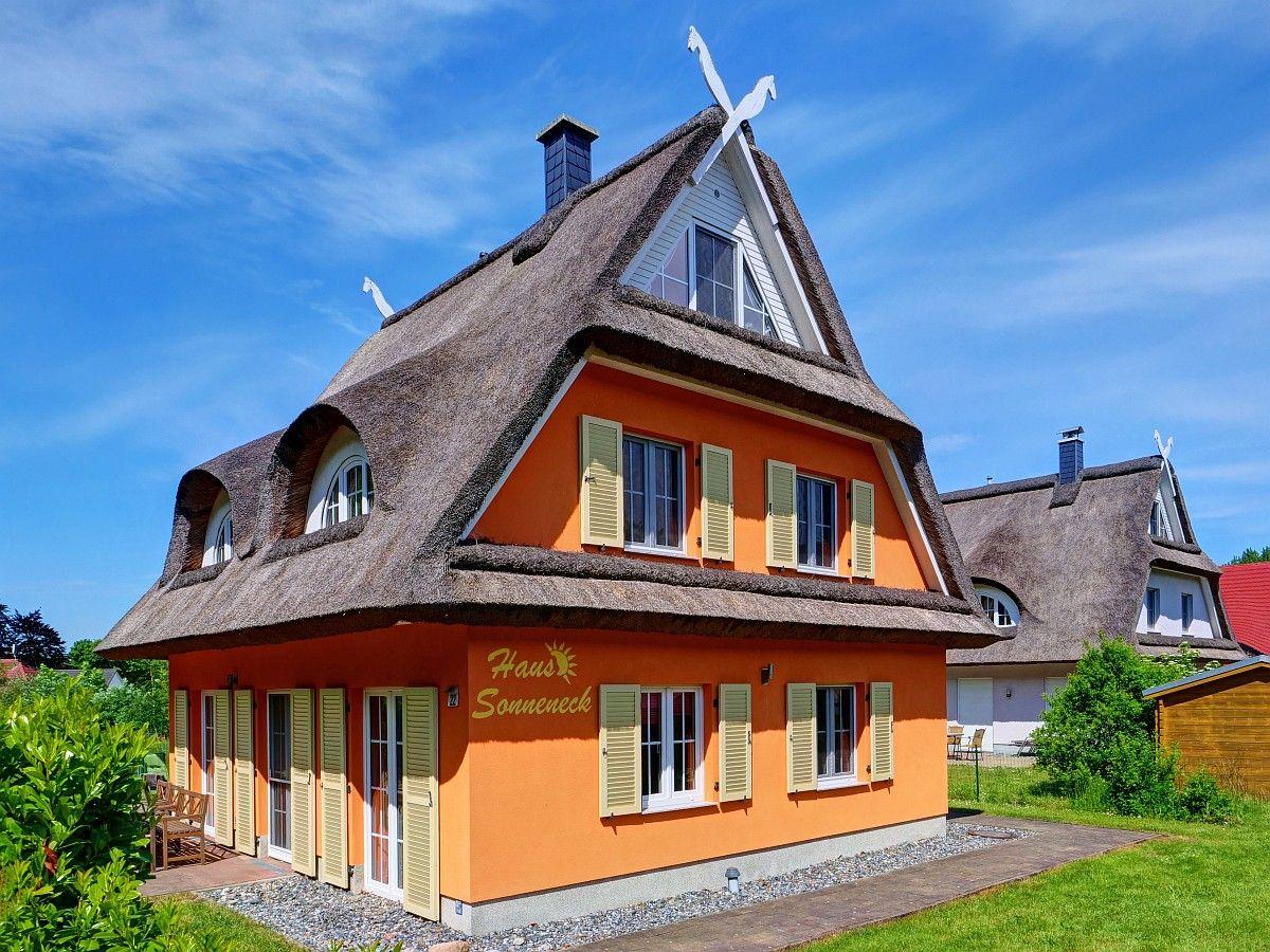 Modern ausgestattetes Reetdachhaus mit Kaminofen u Ferienhaus 