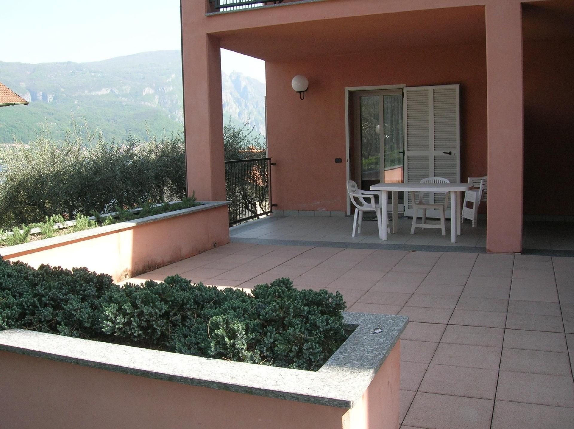 Große Ferienwohnung in Onno mit Garten und T Ferienhaus in Oliveto Lario