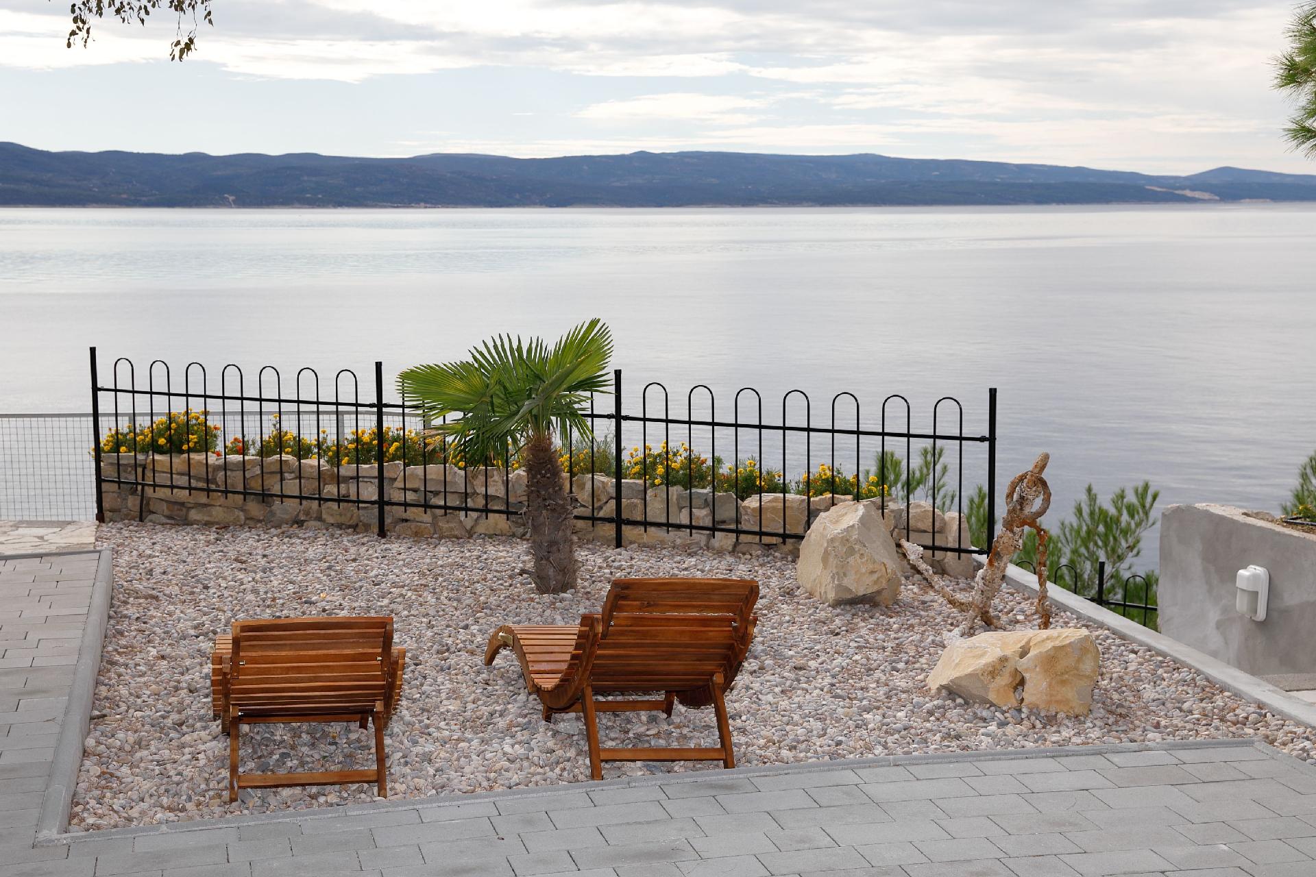Ferienwohnung mit Terrasse für vier Personen Ferienhaus  Brela