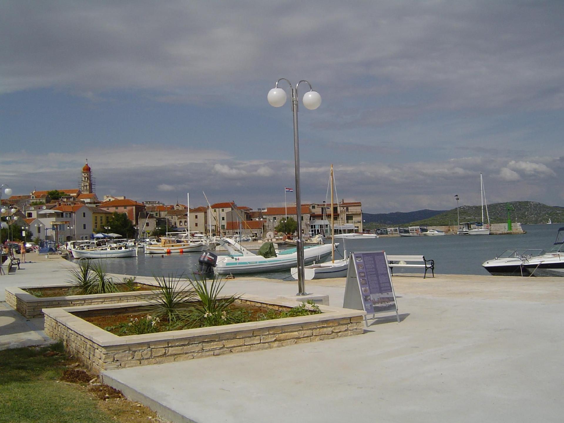 Apartment mit zwei Terrassen direkt am Meer mit An Ferienhaus in Kroatien